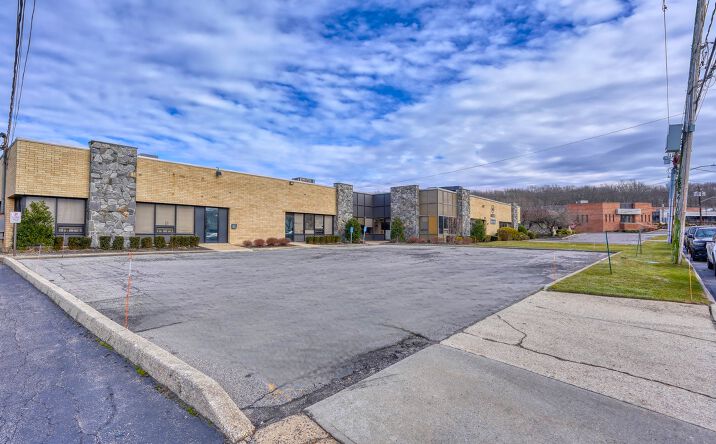 Pictures of Industrial property located at 126 Dupont Street, Plainview, NY 11222 for lease - image #1