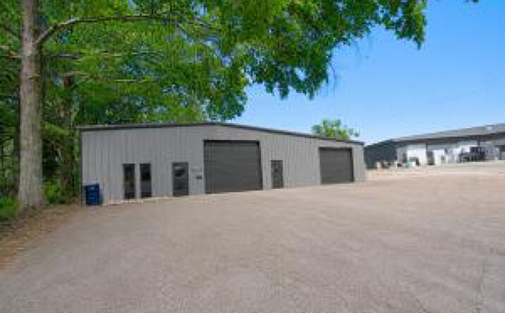 Pictures of Retail property located at 1702 S Johns St, Corinth, MS 38834 for lease - image #1