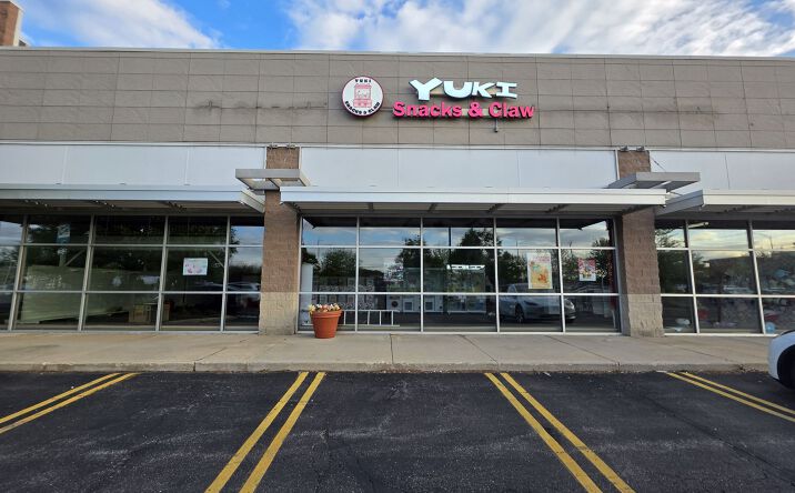 Pictures of Retail property located at 608 E North Avenue, Carol Stream, IL 60188 for lease - image #1