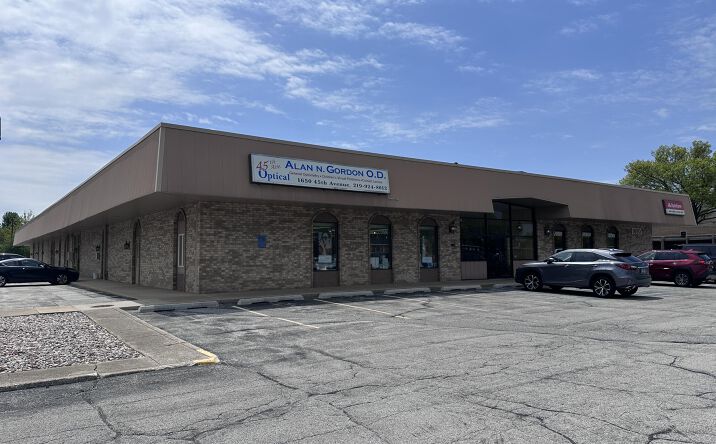Pictures of Office, Retail property located at 1650 W 45th Street D, Munster, IN 46321 for lease - image #1