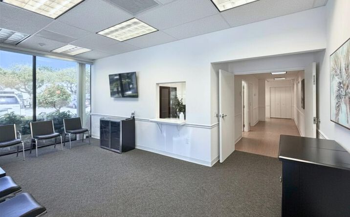 Pictures of Office, Retail, Industrial property located at 2540 Metrocentre Boulevard 1, West Palm Beach, FL 33407 for lease - image #1