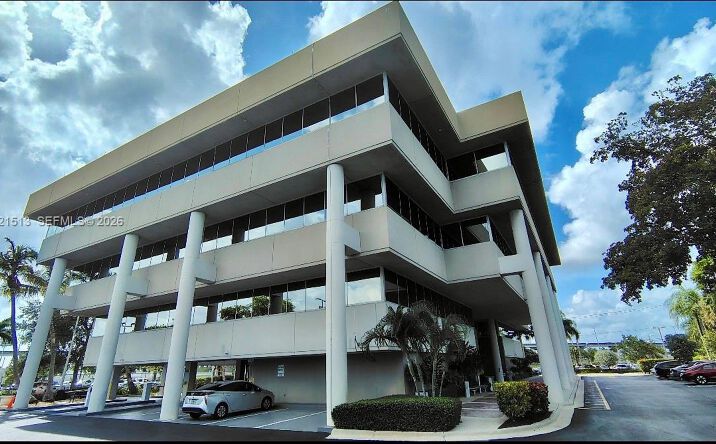 Pictures of Office property located at 290 NW 165th St # 5A #PH-5A, Miami, FL 33169 for lease - image #1