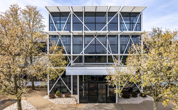 Pictures of Office property located at 8 Penn Center Boulevard, Pittsburgh, PA 15205 for lease - image #1