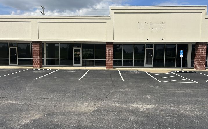 Pictures of Retail property located at 1007 TAMARACK RD, OWENSBORO, KY 42301 for lease - image #1