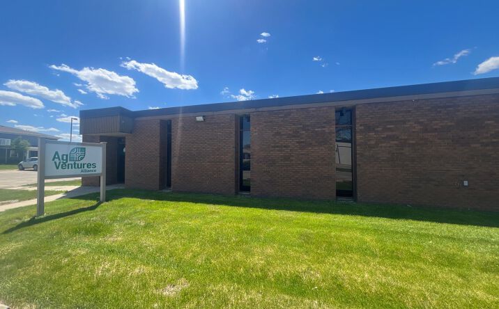 Pictures of Office property located at 2009 FOURTH ST SW, MASON CITY, IA 50401-4635 for lease - image #1