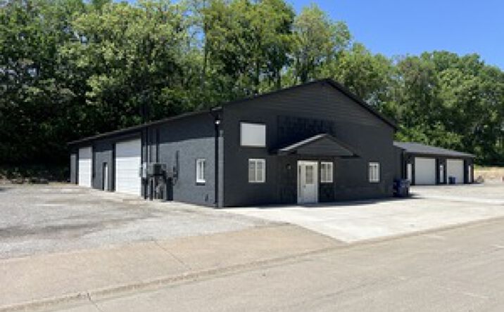 Pictures of Industrial property located at 640 29th St, Bettendorf, IA 52722 for lease - image #1