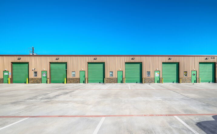 Pictures of Industrial property located at 1231 SPACE PARK DR, HOUSTON, TX 77058-2160 for lease - image #1