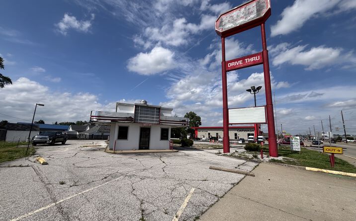 Pictures of Restaurant property located at 2022 North 6th Street, Vincennes, IN 47591 for lease - image #1