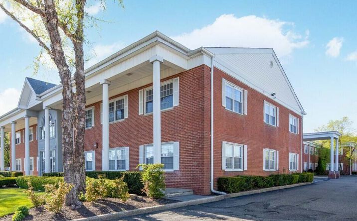 Pictures of Office property located at 475 E. Main Street, Patchogue, NY 11772 for lease - image #1