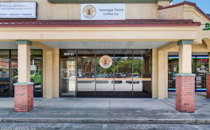 Pictures of Retail property located at 1301 MONUMENT Road 21, Jacksonville, FL 32225 for lease - image #1