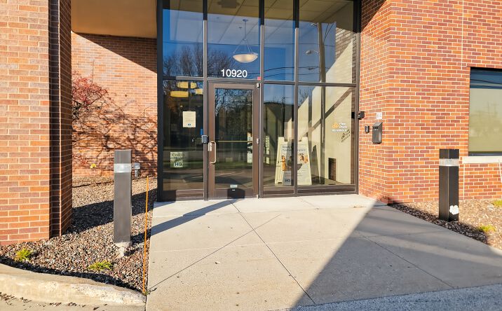 Pictures of Office property located at W Lincoln Avenue, Unit D, West Allis, WI 53227 for lease - image #1
