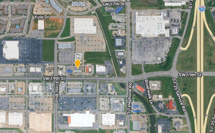 Pictures of Retail, Restaurant property located at 631 SW 19th Street, Moore, OK 98532-4005 for lease - image #1