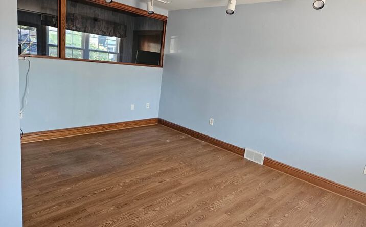 Pictures of Retail, Office property located at 147 College Street, Wadsworth, OH 44281 for lease - image #1