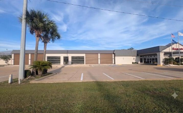Pictures of Retail, Restaurant property located at 1400 W Tunnel Blvd, Houma, LA 70360 for lease - image #1