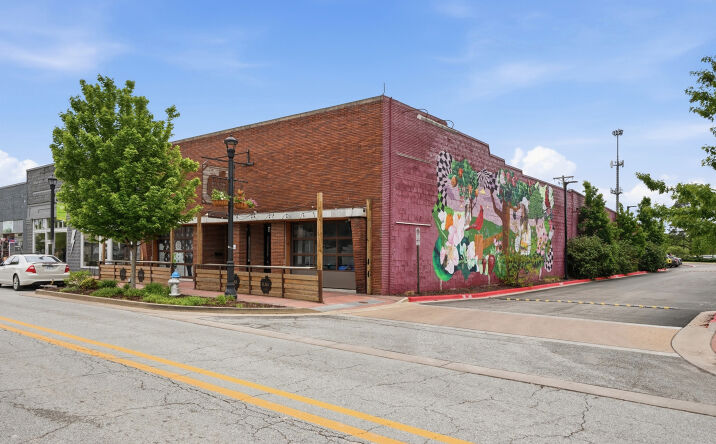 Pictures of Retail property located at 321-323 E Emma Ave, Springdale, AR 72764 for lease - image #1