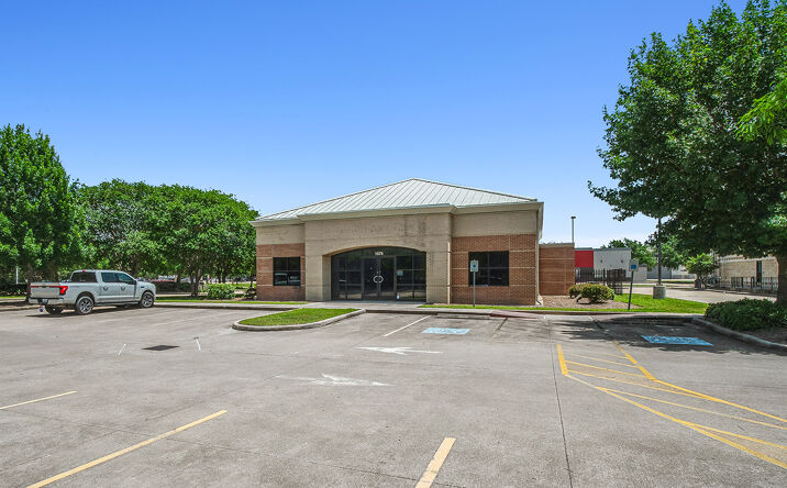 Pictures of Retail property located at 1575 Eldridge Parkway, Houston, TX 77077 for lease - image #1