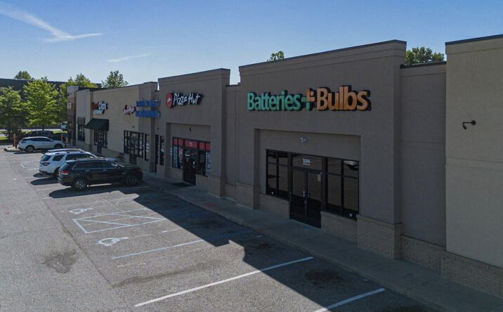 Pictures of Retail property located at 5194 HINKLEVILLE RD, PADUCAH, KY 42001 for lease - image #1
