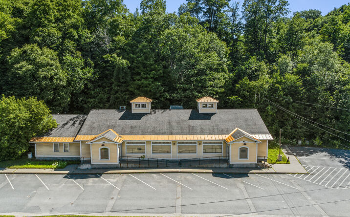 Pictures of Retail property located at 626 BROAD STVILLE, LYNDONVILLE, VT 05851 for lease - image #1
