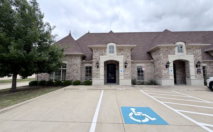 Pictures of Retail, Office, Special Purpose property located at 101 VINTAGE DR, RED OAK, TX 75154-6349 for lease - image #1