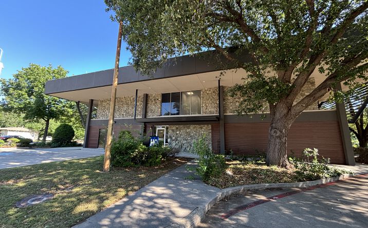 Pictures of Office property located at 414 West Parkway Street, Denton, TX 76201 for lease - image #1