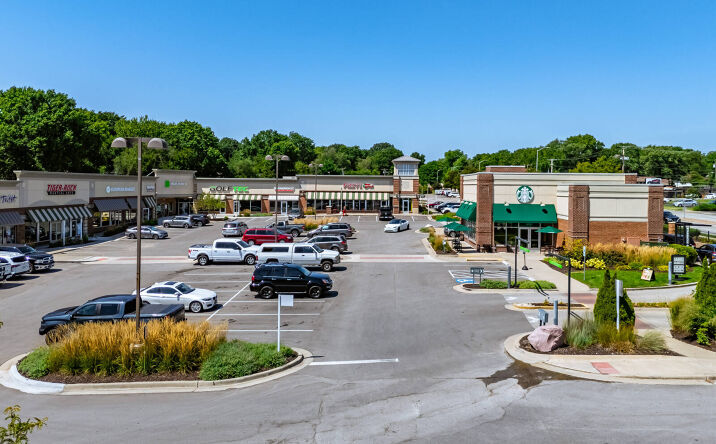 Pictures of Retail property located at 8771 W 95th St, Overland Park, KS 66212 for lease - image #1