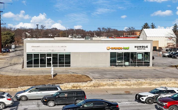 Pictures of Retail property located at 637 Lincoln Way, Ames, IA 50010 for lease - image #1