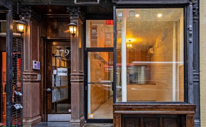 Pictures of Retail property located at 279 East 10th Street, New York, NY 10009 for lease - image #1
