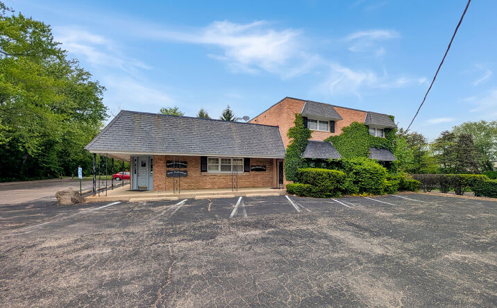 Pictures of Office property located at 4106 W Crystal Lake Road A, McHenry, IL 60050 for lease - image #1