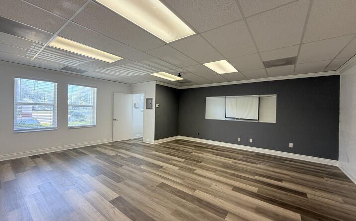 Pictures of Office, Retail property located at 9112 N Fl A1aalt # 102, North Palm Beach, FL 33403 for lease - image #1