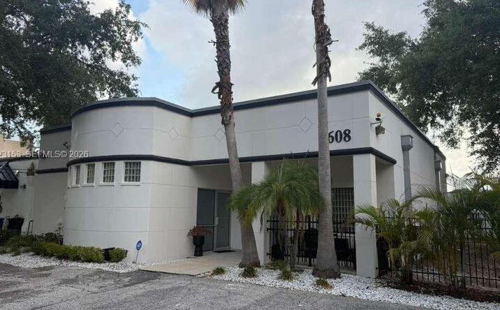 Pictures of Office property located at 608 S Tampania, Other City - In The State Of Florida, FL 33609 for lease - image #1