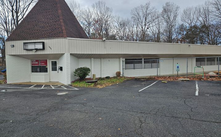 Pictures of Retail property located at 14900 Cloverdale Rd, Woodbridge, VA 22193 for lease - image #1