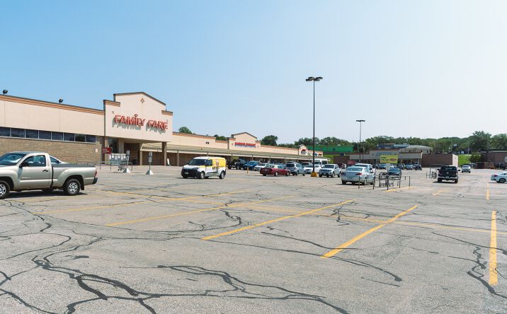 Pictures of Retail property located at 1404-1512 Harlan Drive, Bellevue, NE 68005 for lease - image #1