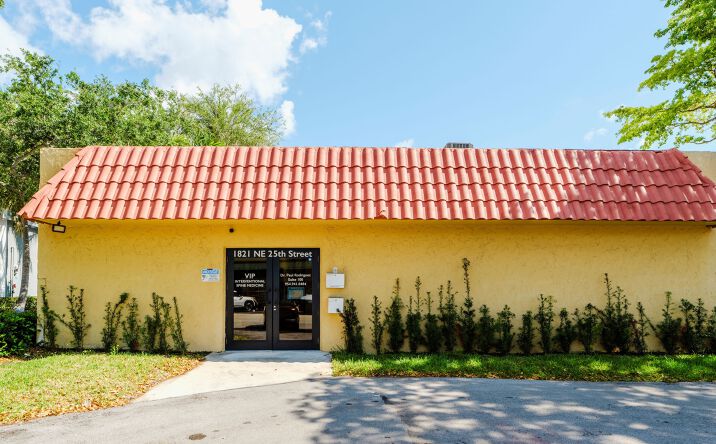 Pictures of Office property located at 1821 NE 25th Street, Lighthouse Point, FL 33064 for lease - image #1