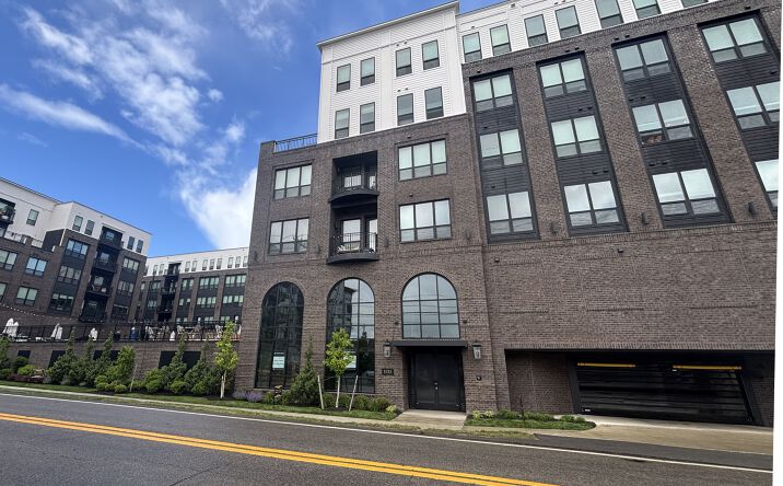 Pictures of Retail property located at 1138 Chambers Rd, Columbus, OH 43212 for lease - image #1