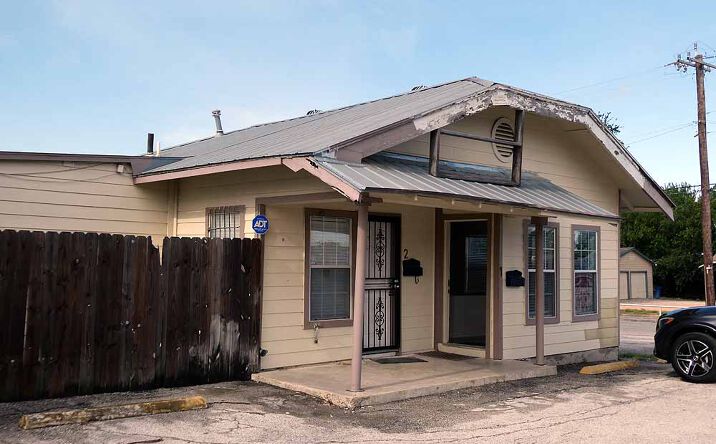 Pictures of Office, Industrial, Retail property located at 738 West Hildebrand Avenue, San Antonio, TX 78212 for lease - image #1