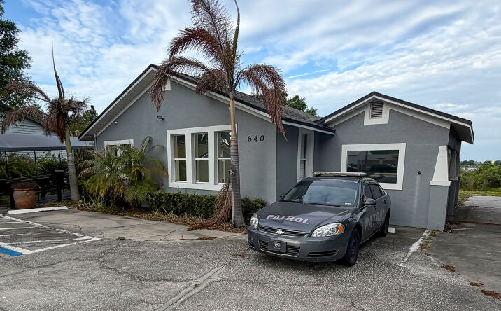 Pictures of Office property located at 640 N SEMORAN BLVD, ORLANDO, FL 32807-3330 for lease - image #1