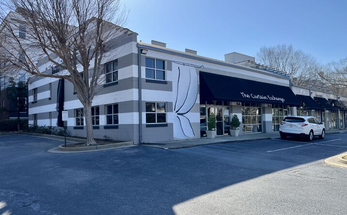 Pictures of Retail property located at 1082 Huff Rd, Atlanta, GA 30318 for lease - image #1