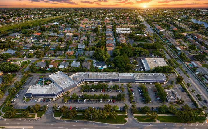 Pictures of Retail property located at 9091 TAFT ST, PEMBROKE PINES, FL 33024 for lease - image #1
