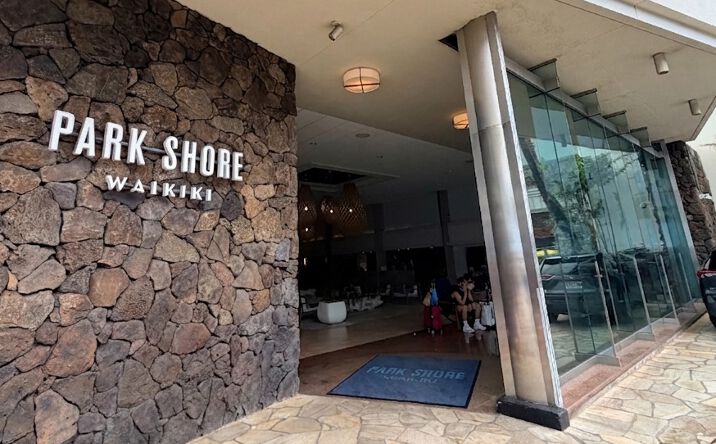 Pictures of Retail property located at 2586 Kalakaua Ave, Honolulu, HI 96815 for lease - image #1