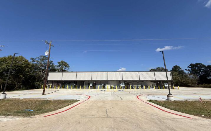 Pictures of Retail property located at 18487 Highway 105, Cleveland, TX 77328 for lease - image #1