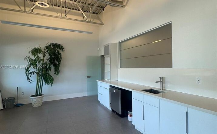 Pictures of Office, Retail property located at 3098 Stirling Rd # 101, Hollywood, FL 33021 for lease - image #1