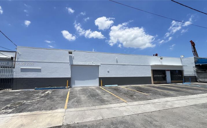 Pictures of Industrial, Retail property located at 2727 NW 34th St, Miami, FL 33142 for lease - image #1