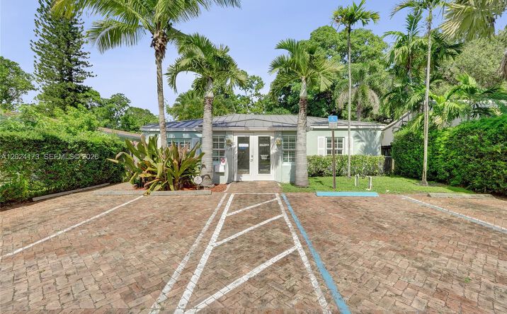 Pictures of Office property located at 423 SE 19th St, Fort Lauderdale, FL 33316 for lease - image #1