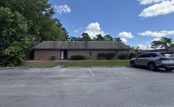 Pictures of Office property located at 301 Oakbrook Lane # 355, Summerville, SC 29485 for lease - image #1