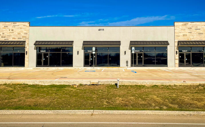Pictures of Retail, Office, Restaurant property located at 4111 E Hwy 180, Mineral Wells, TX 76067 for lease - image #1