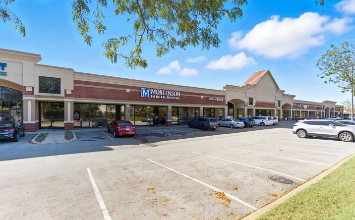 Pictures of Retail, Office property located at 9931-10041 Forest Green Blvd, Louisville, KY 40223 for lease - image #1