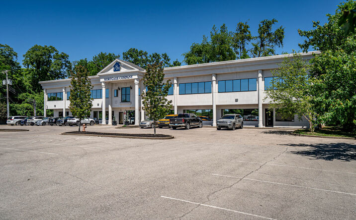 Pictures of Office property located at 11909 SHELBYVILLE RD, MIDDLETOWN, KY 40243-1453 for lease - image #1