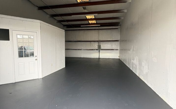 Pictures of Industrial property located at 1717 E BUSCH BLVD, TAMPA, FL 33612-8691 for lease - image #1