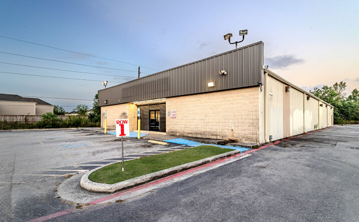 Pictures of Retail property located at 15045 Ella Blvd, Houston, TX 77090 for lease - image #1