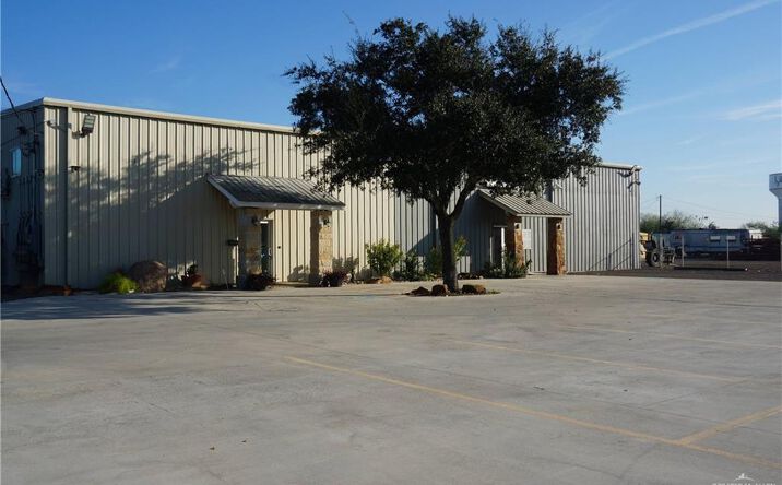 Pictures of Office property located at 1200 E Expressway 83 # 5, Donna, TX 78537 for lease - image #1